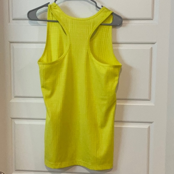 Reebok running/workout top - Picture 2 of 4